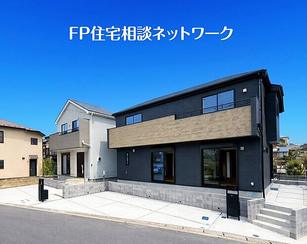 四季を通じて自然と触れ合えるスポットが周辺には盛りだくさん！お散歩やジョギング、週末のご家族での遊びに最適です。目の前に広がる開放感とゆとり、暮らしの夢を育む理想の住まいがここにはあります。