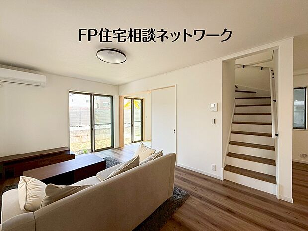 【その他内観】窓をあけるとすがすがしい空気が肌をひきしめる朝。鳥たちのさえずりが「おはよう」のあいさつに聞こえる。大好きなオムライスとコーヒーの香りにゆっくりと笑顔に変わっていく時間。