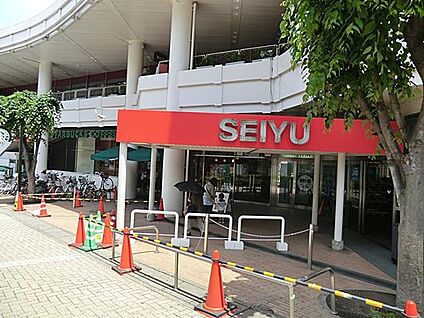 西友二俣川店 1300m