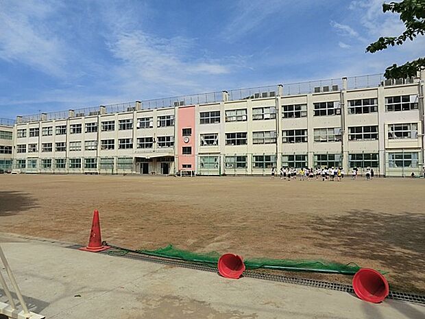 逗子市立久木小学校（約1,000m・徒歩13分）