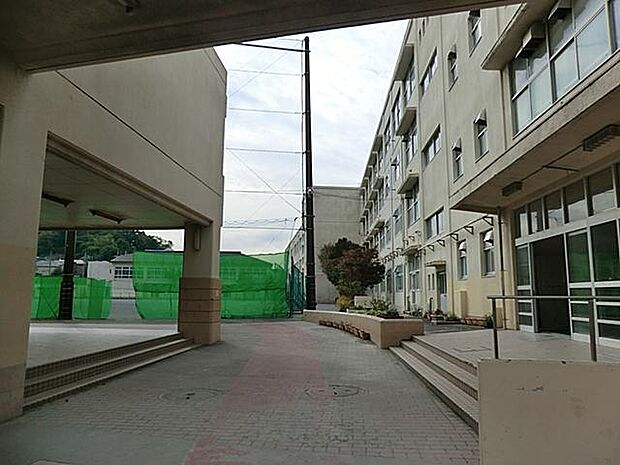 横浜市立岡村中学校（約930m）