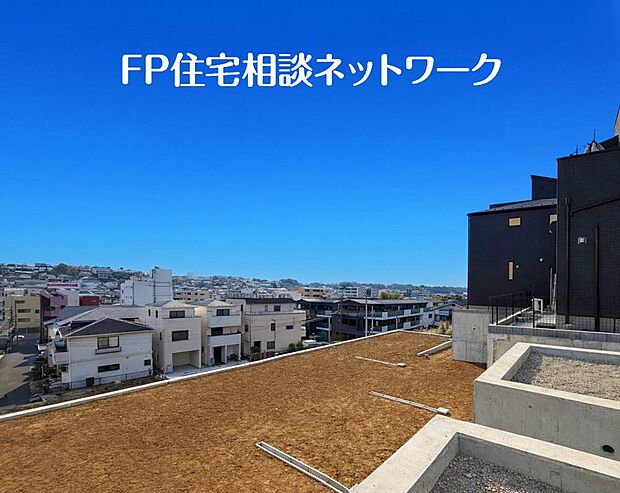 【現地外観写真】四季を通じて自然と触れ合えるスポットが周辺には盛りだくさん!お散歩やジョギング、週末のご家族での遊びに最適です。目の前に広がる開放感とゆとり、暮らしの夢を育む理想の住まいがここにはあります。