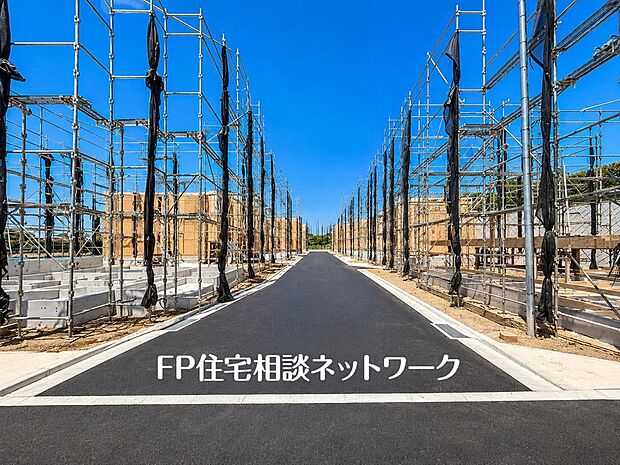 【現地外観写真】都心への軽やかなアクセスと、閑静な住宅地ならではの落ち着き。利便と安らぎが美しく調和するこの場所に、理想の住まいを思い描けます。