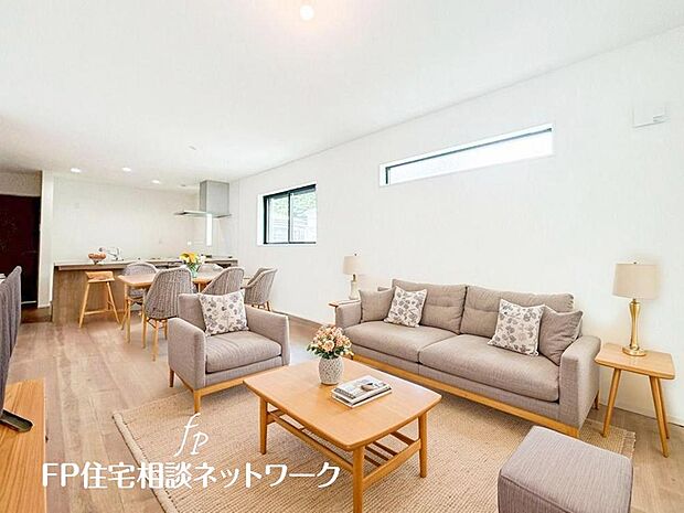 光を取り込みやすい2面採光の居室は日当たり良好です。クローゼットの完備で収納スペースも十分。(本画像はCGで作成しており、実際に現地に家具はおかれておりません。また価格に家具は含まれておりません。）