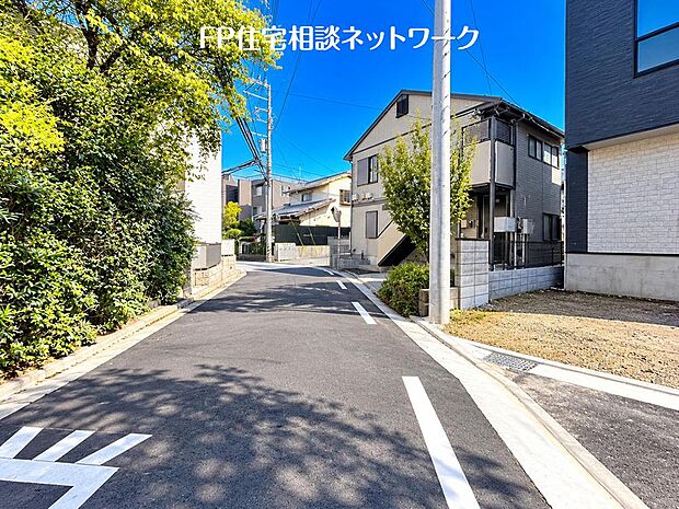 緑に恵まれたエリアで、毎日のお散歩も気持ちよさそうです。自然に包まれた穏やかな暮らしができそうです♪