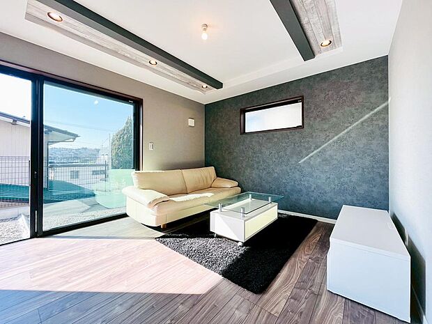 【リビング】陽光とさわやかな風がハーモニーを奏でるリビング　何気なく過ぎる時も上質なひとときに。