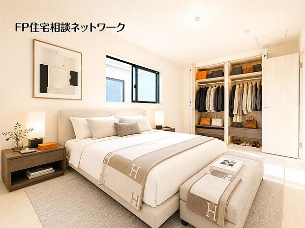 一日の終わりを贅沢に過ごす、上質感漂うベッドルーム♪収納力とデザイン性を両立した心地よい空間設計。(一部AIにて生成しており、実際に現地に家具・家電・小物等はおかれておりません。)