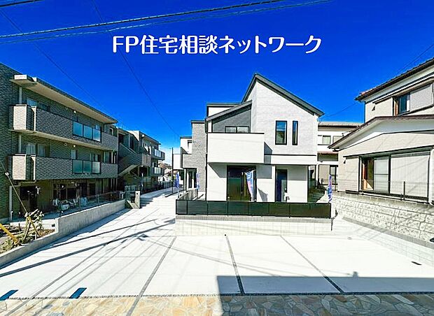 ≪類似外観同仕様≫ 施工例のため分譲中の建物とは、外壁、屋根開口部等の形状・仕様が異なります。