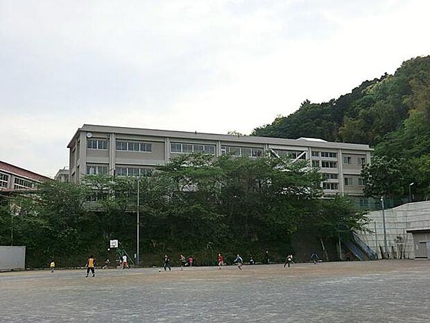 横須賀市立浦郷小学校（約400m・徒歩5分）