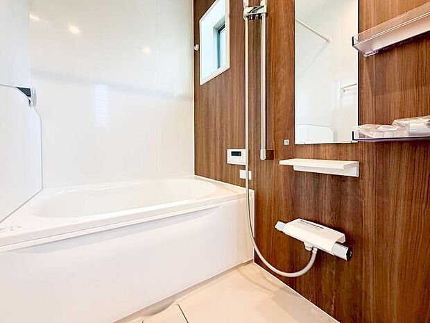 【浴室】◇浴室◇ ゆったりとした大き目の浴槽が嬉しい。毎日の疲れを取る癒しの場所だからこそこだわった空間です。リラックスできるよう優しいカラーをチョイスしました。時を忘れるほどのんびりできる空間に。