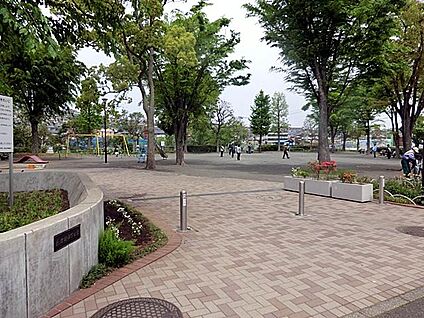 長津田柳下公園 350m(5分)