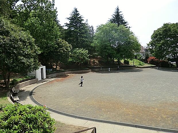 梅が丘第三公園(約100m)