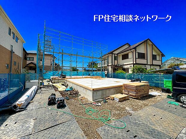 【現地外観写真】四季を通じて自然と触れ合えるスポットが周辺には盛りだくさん！お散歩やジョギング、週末のご家族での遊びに最適です。目の前に広がる開放感とゆとり、暮らしの夢を育む理想の住まいがここにはあります。