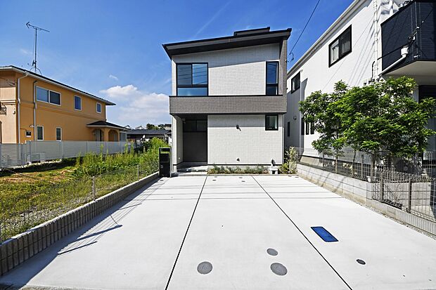 物件の陽当りや通風・仕様設備やお部屋の大きさの比較、近隣・周辺環境や街並みなど、資料には掲載していない情報が現地にはたくさんあります。  是非現地をご確認ください♪