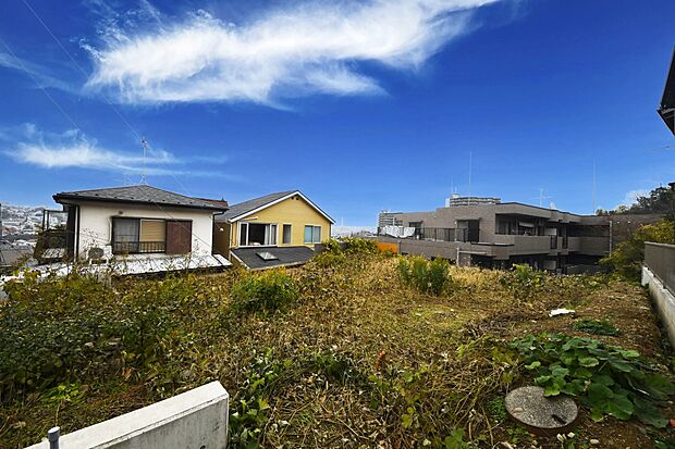 物件の陽当りや通風・仕様設備やお部屋の大きさの比較、近隣・周辺環境や街並みなど、資料には掲載していない情報が現地にはたくさんあります。  是非現地をご確認ください♪