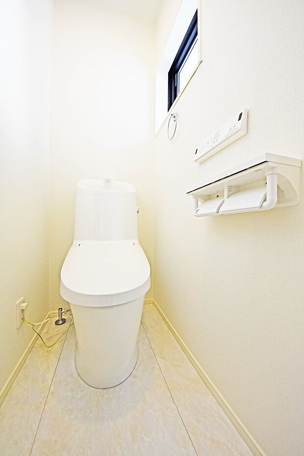 【温水洗浄便座】温水洗浄便座でオールシーズン関係なく暖かい便座で快適にお過ごしいただけます♪また、ウォシュレットによって感染症の予防にもつながります。(3号棟)