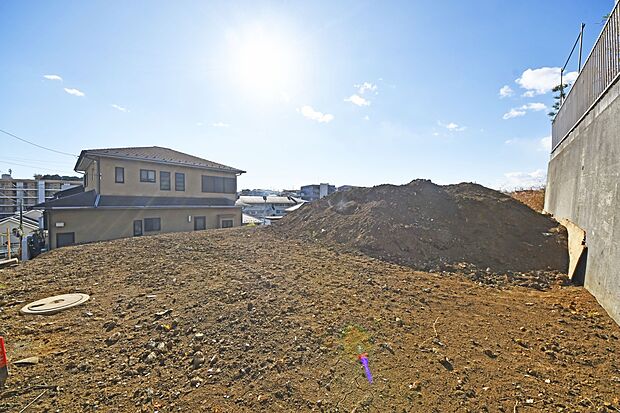 【現地外観写真】土地の陽当りや通風・近隣・周辺環境や街並みなど、資料には掲載していない情報が現地にはたくさんあります。 是非現地をご確認ください♪