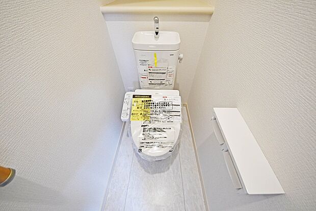 【温水洗浄便座】温水洗浄便座でオールシーズン関係なく暖かい便座で快適にお過ごしいただけます♪また、ウォシュレットによって感染症の予防にもつながります。(1号棟)