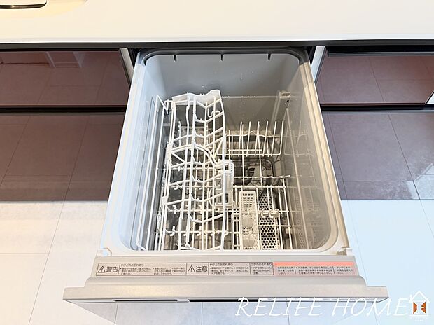 【食器洗浄乾燥機】手洗いに比べ使用水量はごくわずか！手洗いよりも高い水温・パワフルな水流で洗うため手で洗いにくいものもお任せ♪手荒れの心配も解消いたします！（5号棟）