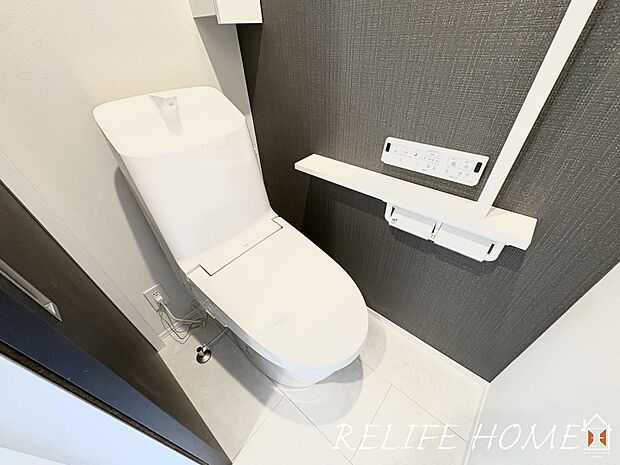 【温水洗浄便座】温水洗浄便座でオールシーズン関係なく暖かい便座で快適にお過ごしいただけます♪また、ウォシュレットによって感染症の予防にもつながります。（5号棟）