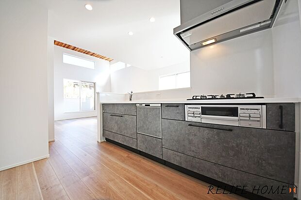 【同仕様写真(キッチン)】【キッチン施工例】リビングの様子を見ながらお料理が出来る対面キッチン！小さいお子様がいても様子を見ながら家事が出来るので安心です！