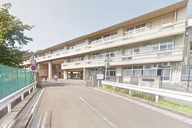 横浜市立中山中学校（約1,020m・徒歩13分）