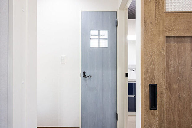【同形状・同仕様（室内ドア）】
アンティーク調の可愛らしいデザインやシンプルなデザインからお選びいただけます。