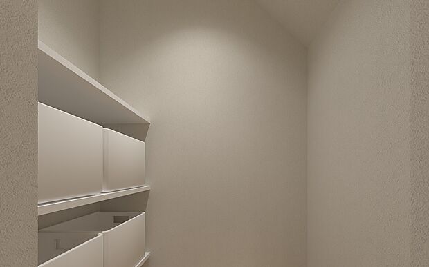 【No.3号棟 パントリー】キッチン横に設けたパントリー。食品や日用品のストックに便利で、キッチン周りをすっきり保てます。