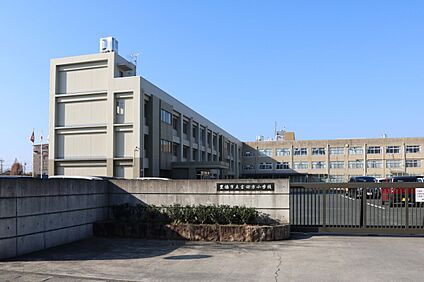 吉田方小学校 490ｍ(徒歩7分)
