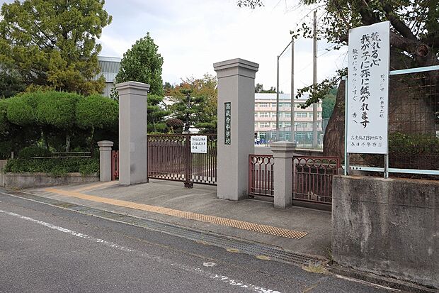 高蔵寺中学校(約880m)