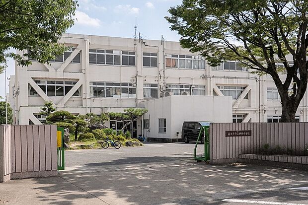 春日井市立神領小学校(約1,140m)