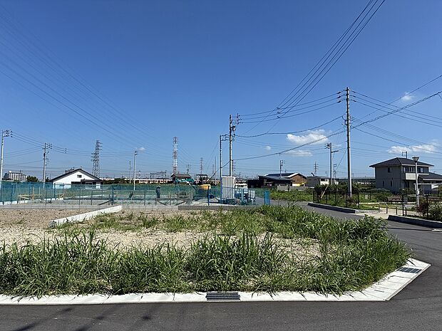 【[No.5]】南・東からの豊かな光と風を届ける南東角地。隣家と接する面が少なく開放感ある暮らしが叶います。