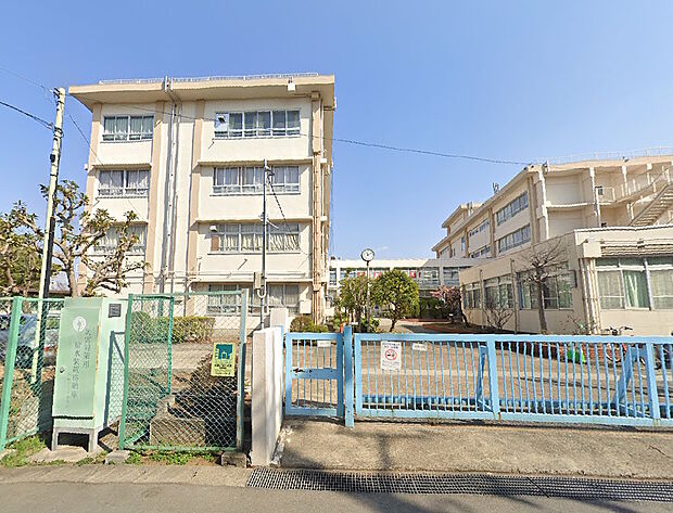 川崎市立菅生中学校(約1,078m)