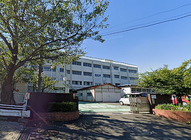 横浜市立都田中学校（約1,818m）