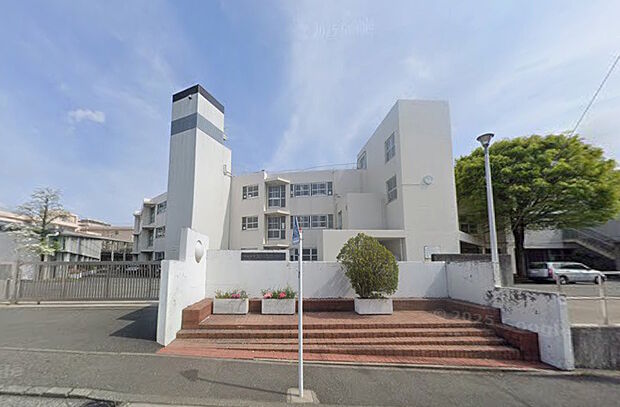 横浜市立川和中学校（約884m）