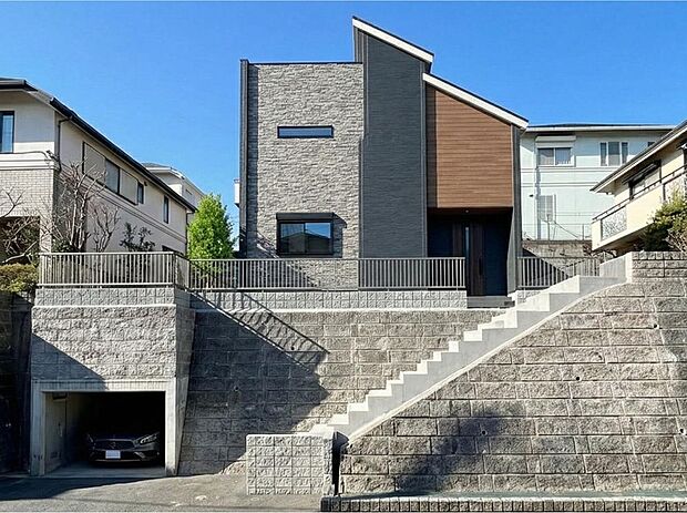 【完成予想図】
第一種低層住宅専用地域で日当たりの良い落ち着いた住環境!