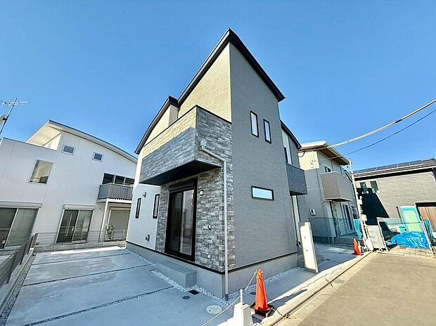 洗練されたデザインが魅力の南大谷2号棟。陽光が降り注ぐ明るい住まいは、家族の笑顔を育む理想の場所です。快適な毎日が、ここから始まります。