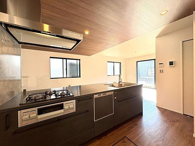 ※【類似内観同仕様】施工例のため分譲中の内観とは形状・仕様が異なります。