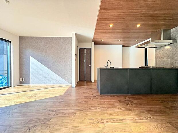 ※【類似内観同仕様】施工例のため分譲中の内観とは形状・仕様が異なります。