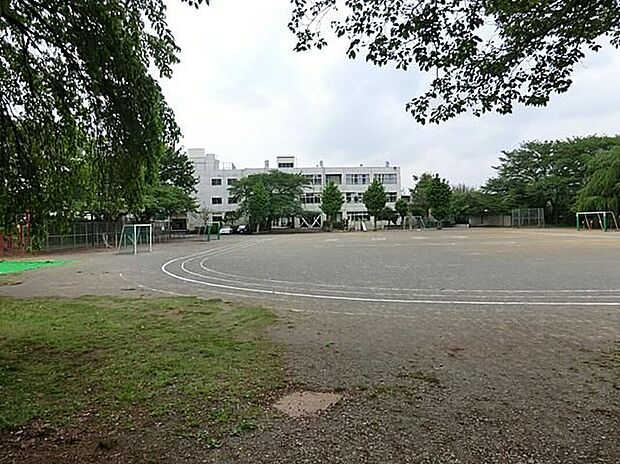 稲城市立稲城第二小学校(約1,561m)