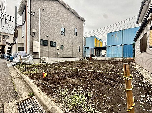 小学校徒歩9分、中学校徒歩11分、公園徒歩6分とお子様の通学に安心な距離!