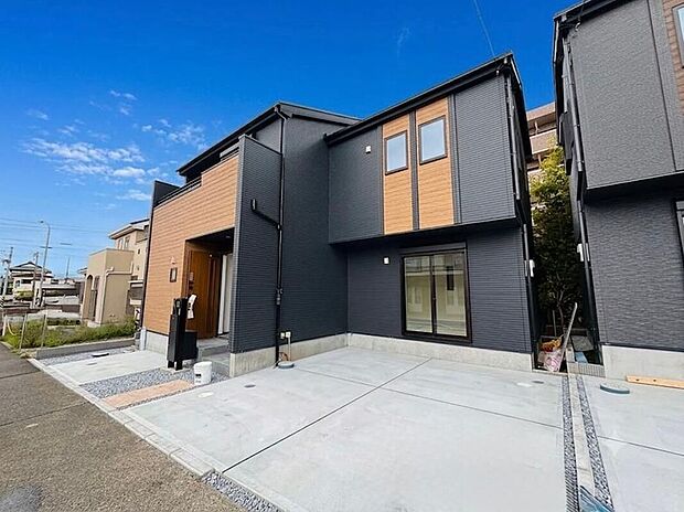 ZEH水準のデザイン住宅!
敷地31坪超に並列2台駐車可!18帖以上の大空間LDKやパントリー、大型SICなど、おだやかな暮らしを叶える限定3棟の新築4LDK!
