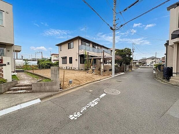 南道路ならではの豊かな陽当りと開放感が魅力!第一種低層エリアならではの空が広い落ち着いた住環境。