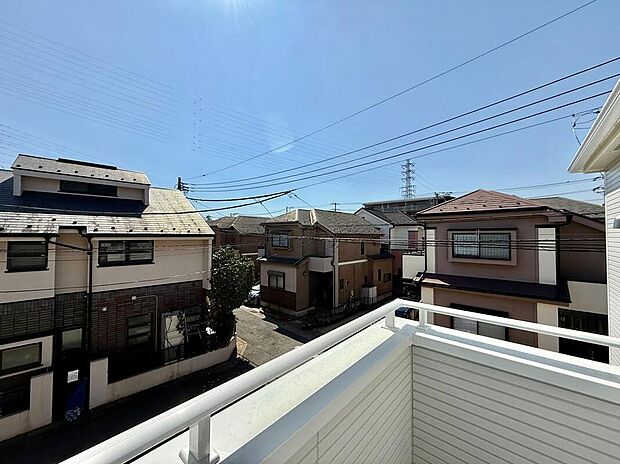 【住戸からの眺望写真】バルコニーから望む景色は、住環境・快適性と共に有り続ける貴重な「財産」です。本邸宅に住まう事で手に入れるものは、きっと日常にとっても貴重な存在となるはずです。