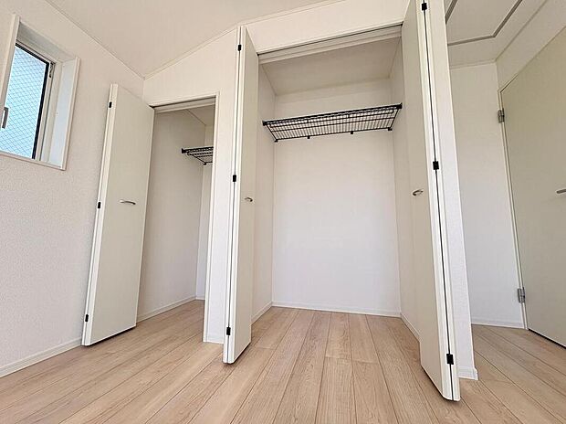 【収納】たっぷりしまえる大容量収納のおかげで、居室はいつも美しく、広々と。荷物がすっきりと収まるからこそ、居住スペースを最大限に活かせます。