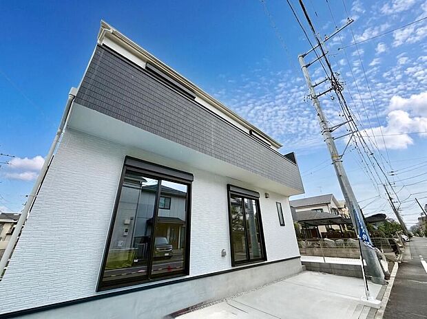 【現地外観写真】落ち着いた住宅街に建つ戸建てで、静かな住環境をお求めの方にぴったりです。