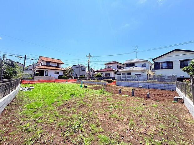 ◇◆外観◆◇相模原市南区の穏やかな街並みが守られた「第1種低層住居専用地域」。高い建物が少なく、心地よい光と風、そして戸建てならではの静かな住環境を手に入れられます。