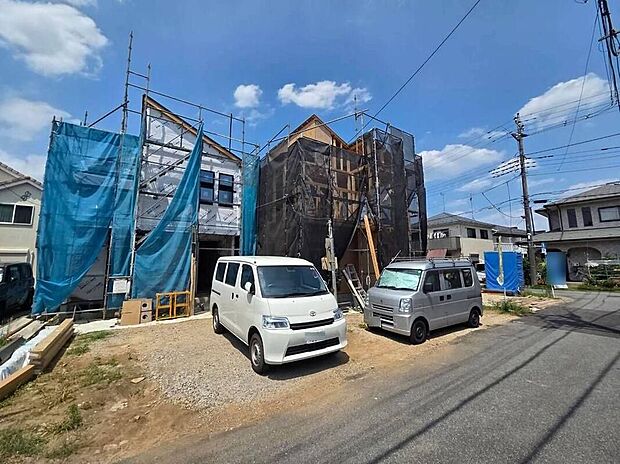 ◇◆分譲の街並み◆◇
小・中学校がともに徒歩10分圏内で、お子様の通学も安心な好立地!ご家族の笑顔が広がるこだわり邸宅、完成をどうぞお楽しみに。