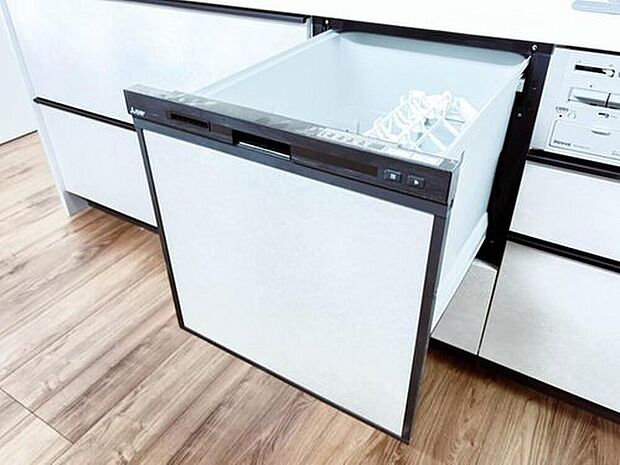 【【食洗器】】食器洗いの時間を浮かせて、他のことにあてられます。