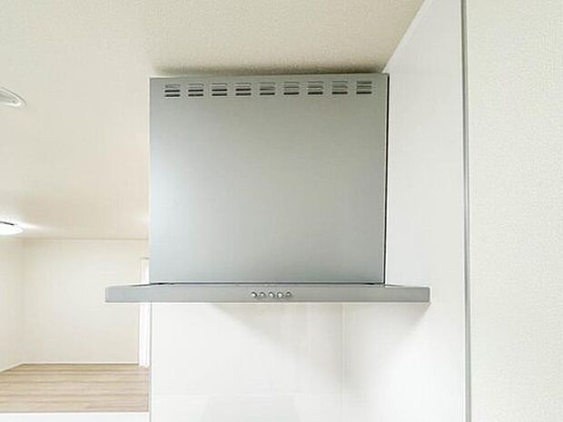 【【レンジフード】】調理の際に発生する汚れた空気(二酸化炭素、油煙、水蒸気、ニオイなど)を、ダクトを通して屋外に排出しています。